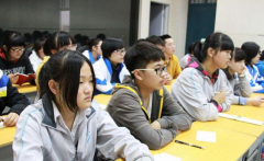 家长与周边居民暴露出教育规划与城市发展顶层设计衔接的短板
