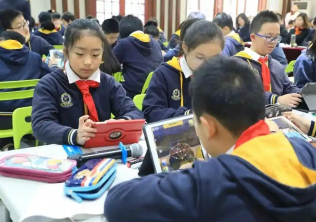 从增加一个学位到提高一堂课的质量基础教育正一步一个脚印