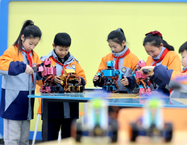不同年龄段有不同的学习内容让学生们循序渐进学科技练本领
