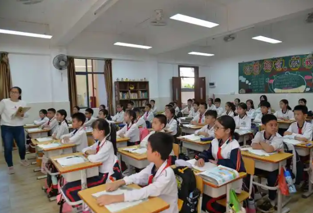 借助平台学习成长家庭教育课程孩子持行走护照打卡实践基地