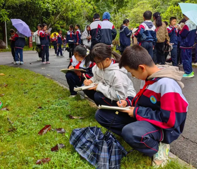 让运动歌声艺术充满校园极大地缓解了学生的身心压力