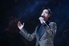 郑云龙形容平时的自己：就是无聊、懒、简单！