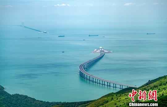  广东今年重点畅通粤港澳大湾区内外快速交通网
