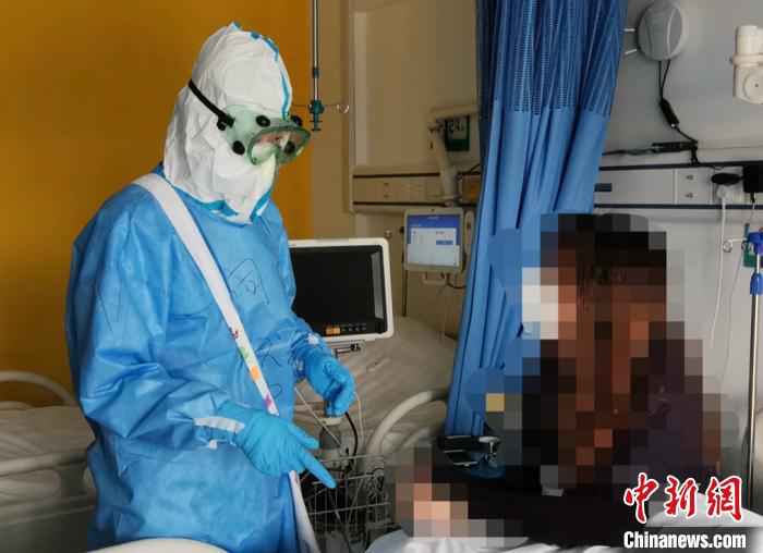  北京小汤山医院抗疫一线：“姐妹花”组建“话疗”小分队